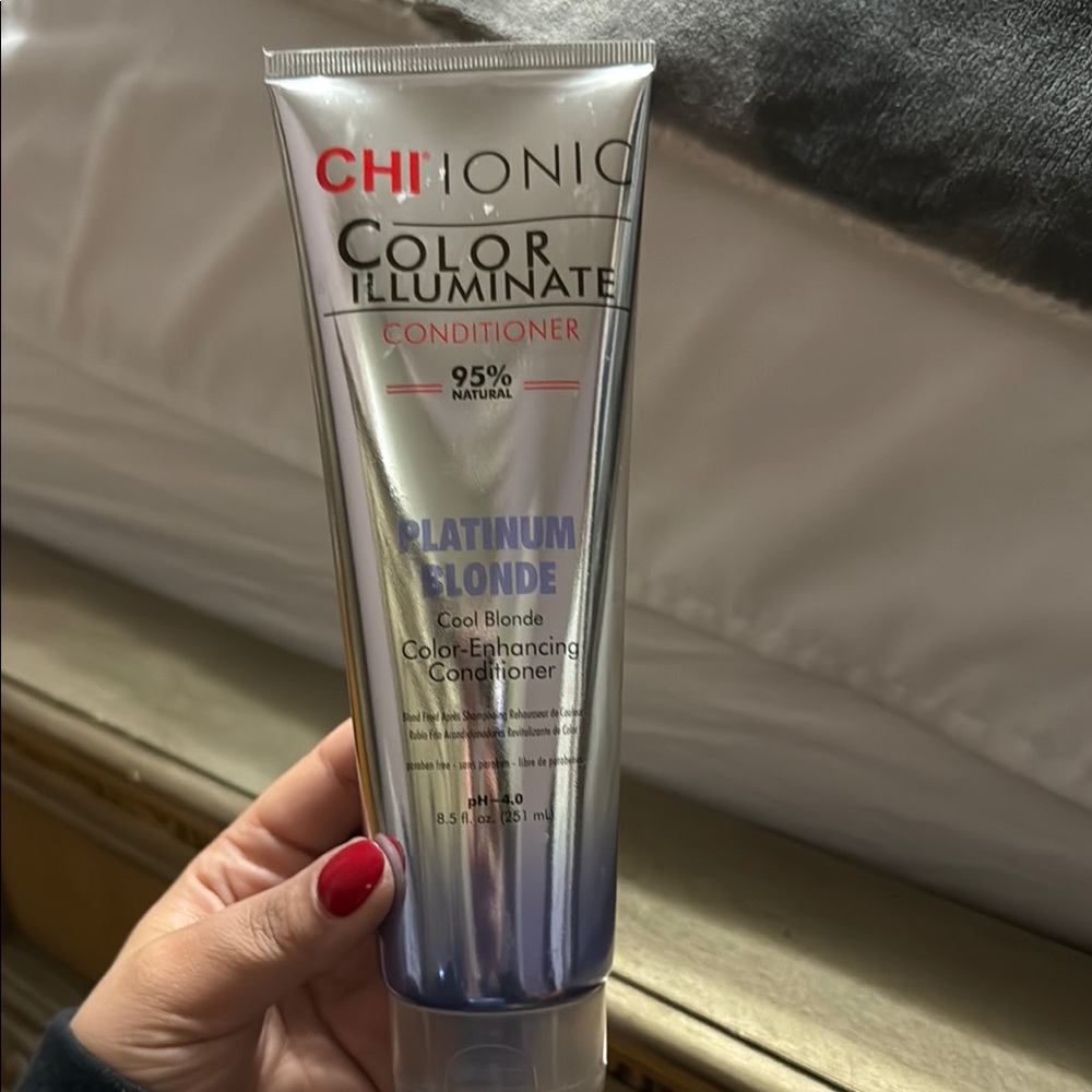CHI Ionic Color Illuminate Conditioner - Platinum Blonde